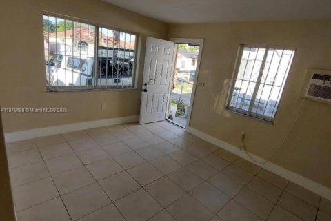 Commercial property in Miami, Florida 133.78 sq.m. № 1850796 - photo 5