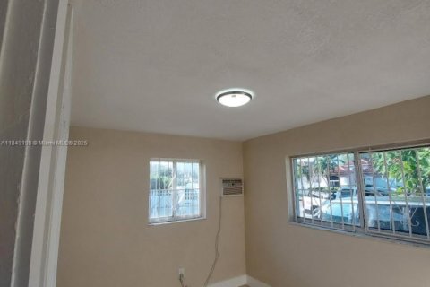 Commercial property in Miami, Florida 133.78 sq.m. № 1850796 - photo 10
