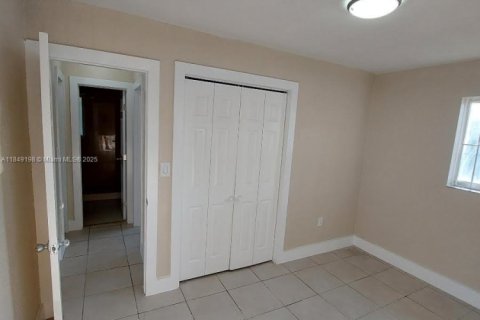 Commercial property in Miami, Florida 133.78 sq.m. № 1850796 - photo 11