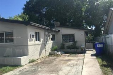 Commercial property in Miami, Florida 133.78 sq.m. № 1850796 - photo 2