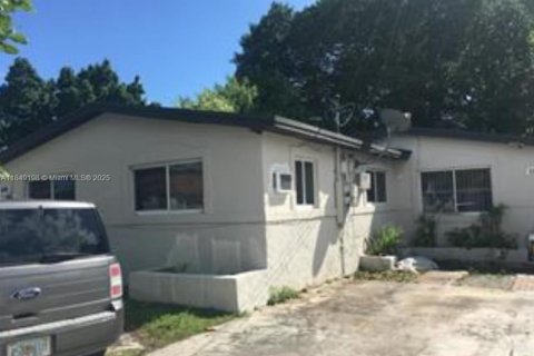 Commercial property in Miami, Florida 133.78 sq.m. № 1850796 - photo 1
