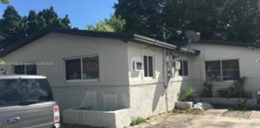 Commercial property in Miami, Florida 133.78 sq.m. № 1850796