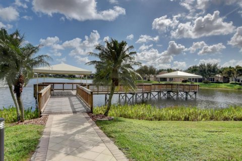 House in Boynton Beach, Florida 3 bedrooms, 193.33 sq.m. № 972841 - photo 1