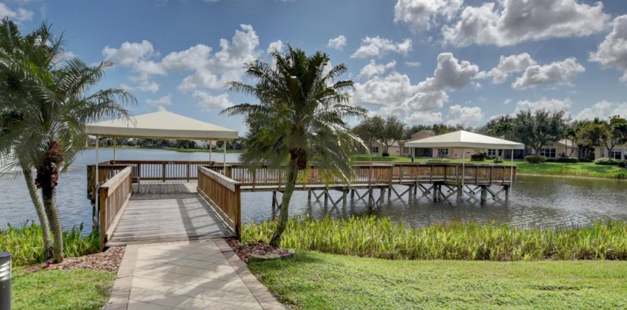 House in Boynton Beach, Florida 3 bedrooms, 193.33 sq.m. № 972841
