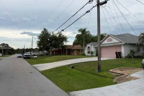 Casa en venta en Port St. Lucie, Florida, 3 dormitorios, 151.34 m2 № 2078112 - foto 2