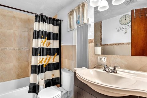 Купить виллу или дом в Майами-Дейд, Флорида 3 спальни, 147.06м2, № 1950121 - фото 11