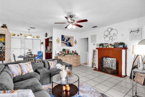 Купить виллу или дом в Майами-Дейд, Флорида 3 спальни, 147.06м2, № 1950121 - фото 3