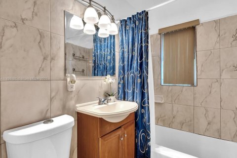 Купить виллу или дом в Майами-Дейд, Флорида 3 спальни, 147.06м2, № 1950121 - фото 12