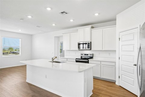 House in Mount Dora, Florida 4 bedrooms, 263.47 sq.m. № 2238095 - photo 16