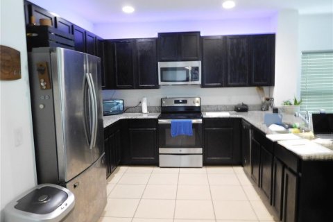 House in Kissimmee, Florida 3 bedrooms, 155.61 sq.m. № 2320937 - photo 3