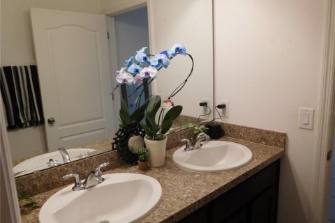 House in Kissimmee, Florida 3 bedrooms, 155.61 sq.m. № 2320937 - photo 13