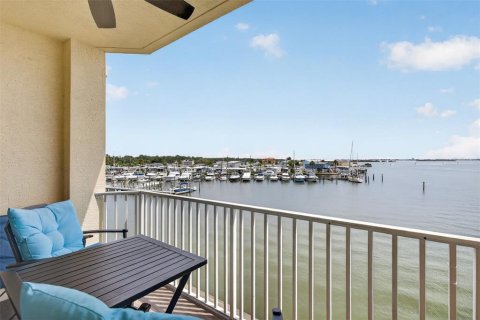 Condo in Saint Petersburg, Florida, 1 bedroom  № 2230443 - photo 18