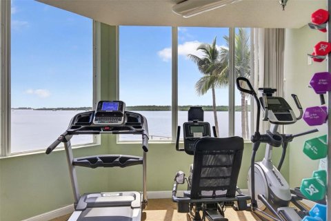 Condo in Saint Petersburg, Florida, 1 bedroom  № 2230443 - photo 23