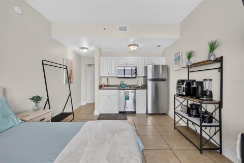 Condo in Saint Petersburg, Florida, 1 bedroom  № 2230443 - photo 12