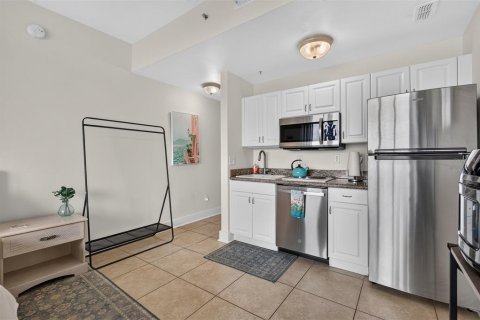 Condo in Saint Petersburg, Florida, 1 bedroom  № 2230443 - photo 8