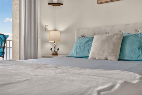 Condo in Saint Petersburg, Florida, 1 bedroom  № 2230443 - photo 9