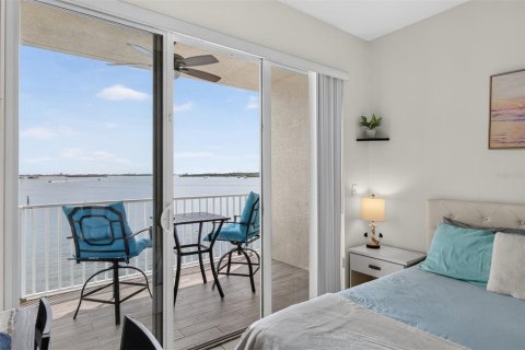 Condo in Saint Petersburg, Florida, 1 bedroom  № 2230443 - photo 17
