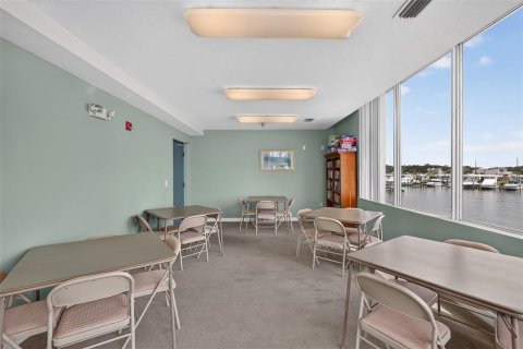 Condo in Saint Petersburg, Florida, 1 bedroom  № 2230443 - photo 21