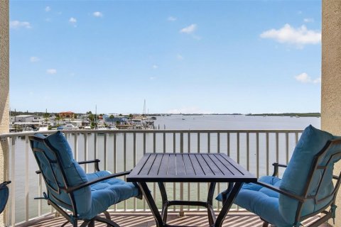 Condo in Saint Petersburg, Florida, 1 bedroom  № 2230443 - photo 19
