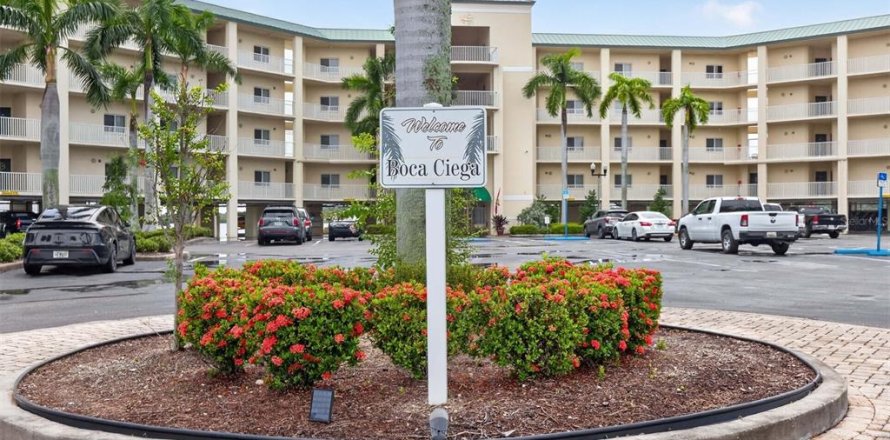 Condo in Saint Petersburg, Florida, 1 bedroom  № 2230443