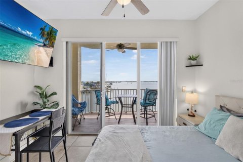Condo in Saint Petersburg, Florida, 1 bedroom  № 2230443 - photo 7