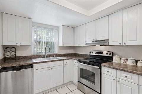 Condo in Orlando, Florida, 2 bedrooms № 2209308 - photo 8