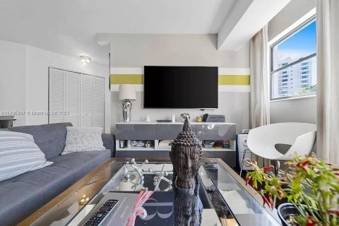 Купить кондоминиум в Майами-Бич, Флорида 3 комнаты, 77.11м2, № 2083869 - фото 11