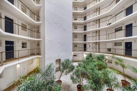 Купить кондоминиум в Майами-Бич, Флорида 3 комнаты, 77.11м2, № 2083869 - фото 28