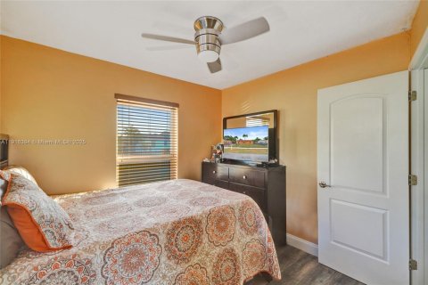 Casa en venta en Miami Gardens, Florida, 3 dormitorios № 1970902 - foto 19