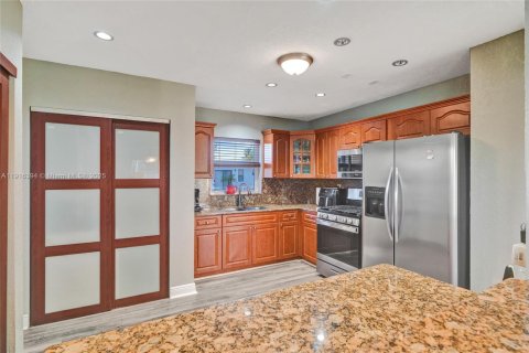 Casa en venta en Miami Gardens, Florida, 3 dormitorios № 1970902 - foto 14