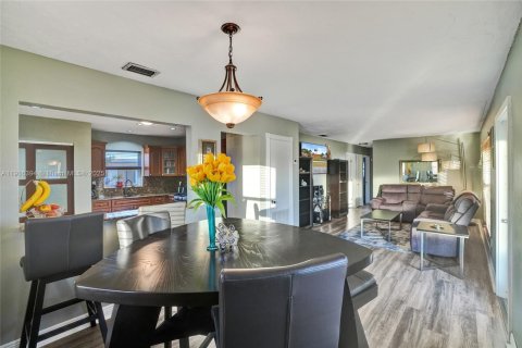 Casa en venta en Miami Gardens, Florida, 3 dormitorios № 1970902 - foto 7