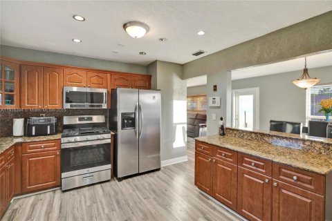 Casa en venta en Miami Gardens, Florida, 3 dormitorios № 1970902 - foto 13