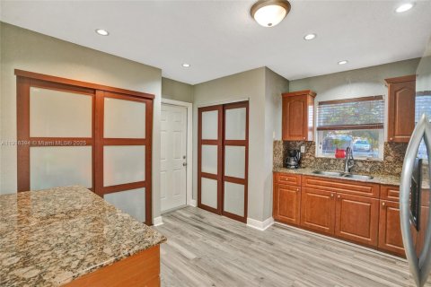 Casa en venta en Miami Gardens, Florida, 3 dormitorios № 1970902 - foto 15