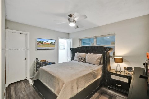 Casa en venta en Miami Gardens, Florida, 3 dormitorios № 1970902 - foto 21