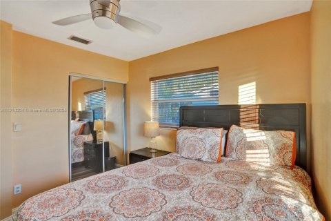 Casa en venta en Miami Gardens, Florida, 3 dormitorios № 1970902 - foto 20