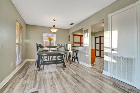 Casa en venta en Miami Gardens, Florida, 3 dormitorios № 1970902 - foto 6