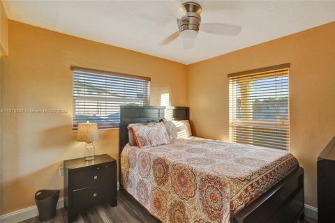 Casa en venta en Miami Gardens, Florida, 3 dormitorios № 1970902 - foto 18