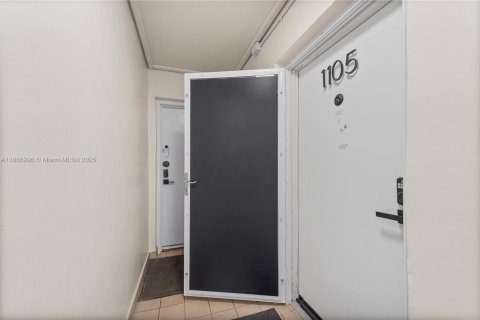 Снять в аренду кондоминиум в Майами-Бич, Флорида 1 спальня, 82.68м2, № 1926057 - фото 25