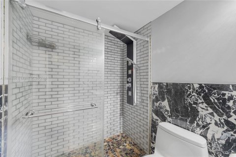 Снять в аренду кондоминиум в Майами-Бич, Флорида 1 спальня, 82.68м2, № 1926057 - фото 16