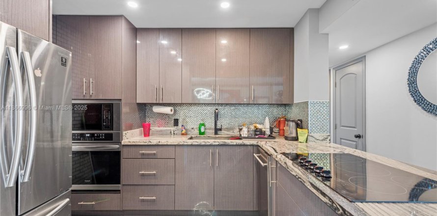 Кондоминиум с 1 спальней в Майами-Бич, Флорида № 1926057