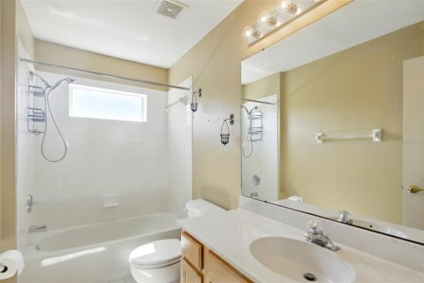 House in Tampa, Florida 4 bedrooms, 238.48 sq.m. № 1663256 - photo 22