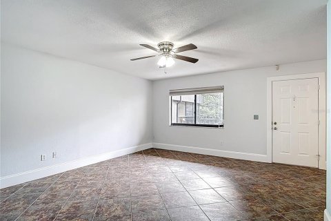 Condo in Temple Terrace, Florida, 2 bedrooms  № 1827940 - photo 10
