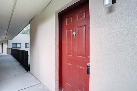 Condo in Temple Terrace, Florida, 2 bedrooms  № 1827940 - photo 8