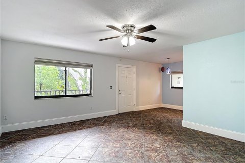Condo in Temple Terrace, Florida, 2 bedrooms  № 1827940 - photo 19
