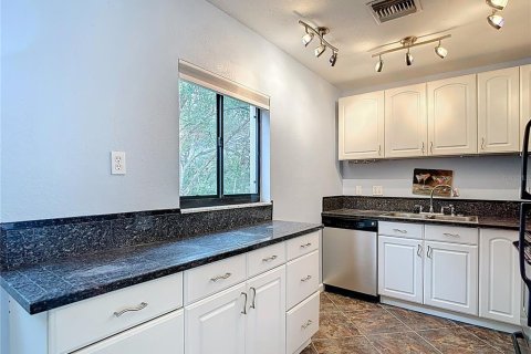 Condo in Temple Terrace, Florida, 2 bedrooms  № 1827940 - photo 22
