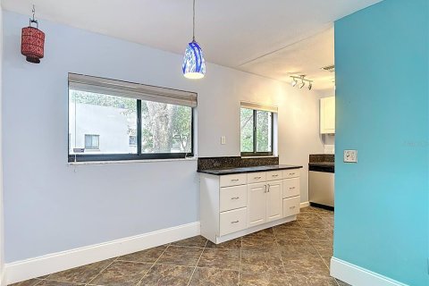 Condo in Temple Terrace, Florida, 2 bedrooms  № 1827940 - photo 16