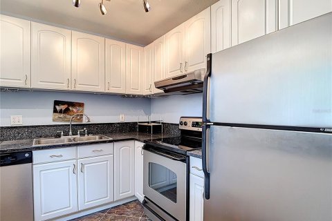 Condo in Temple Terrace, Florida, 2 bedrooms  № 1827940 - photo 21