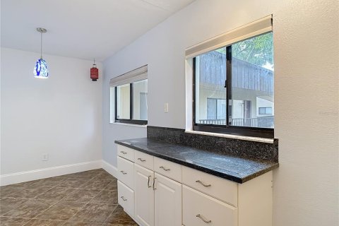 Condo in Temple Terrace, Florida, 2 bedrooms  № 1827940 - photo 5