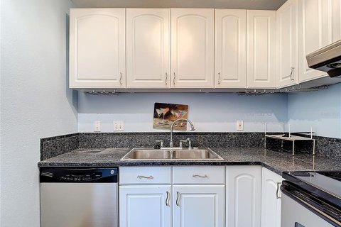 Condo in Temple Terrace, Florida, 2 bedrooms  № 1827940 - photo 17