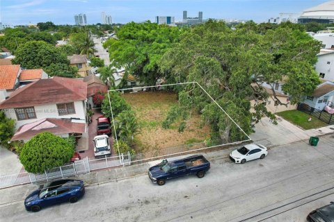 Propiedad comercial en venta en Miami, Florida № 1936317 - foto 2